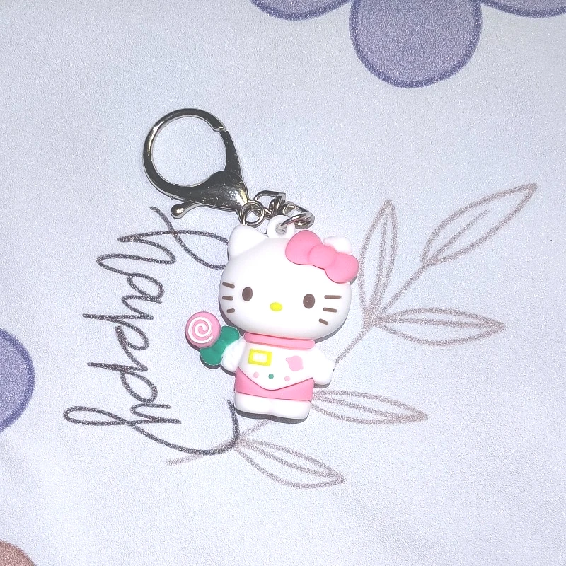 Фото Оригинальный лицензионный брелок-подвеска Sanrio с Куроми и Хеллоу Китти, милый силиконовый аниме-шарм для сумок, кошельков и ключей. №2