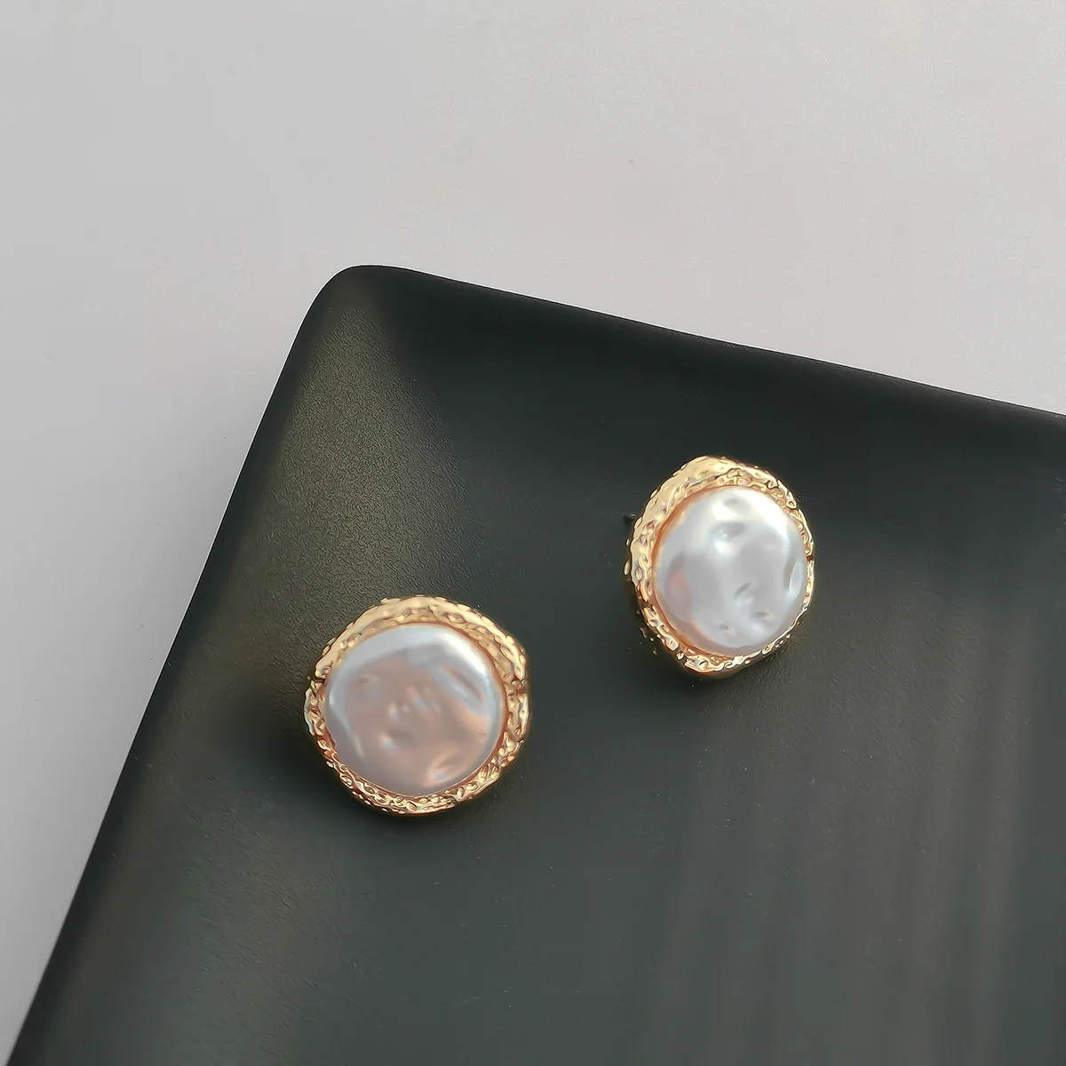 

New Arrival Classic Elegant Natural Freshwater Pearl Gold Stud Wedding Earrings For Women Fashion OL Trendy Jewelry Earrings