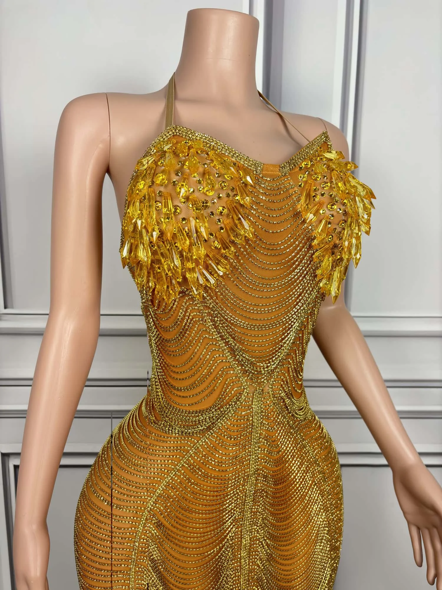 Женское роскошное бальное платье без бретелек с блестящими кристаллами и