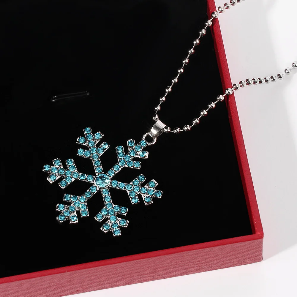 Цепочка с подвеской в виде снежинки со стразами