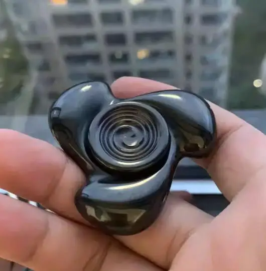 

Second-hand product EDC fingertip gyroscope