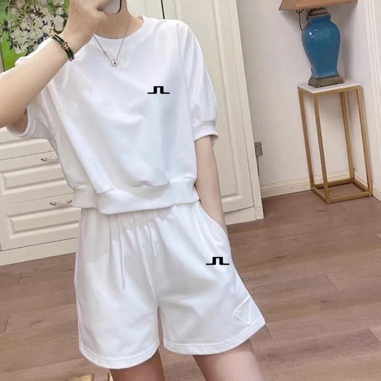 Golf Embroidered Clothing 2023 New Summer Golf Women's Embroidered Logo Suit T shirt And Shorts 2 piece Set