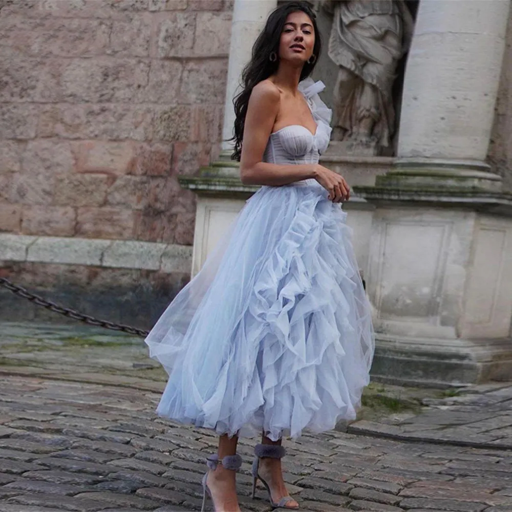 

Light Blue Prom Dresses One-Shoulder Tulle Ruffles Illusion Tea-Length Graduation Party Gowns Short Robe De Soirée