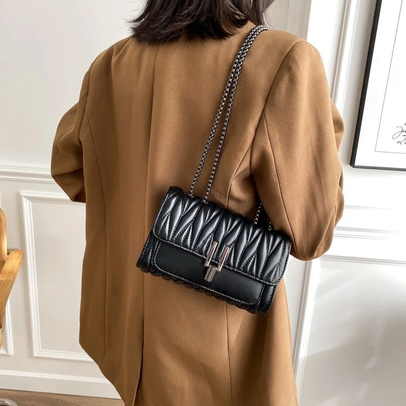 2023 New High-end Niche Design Pleated Chain Messenger Bag Fashionable Versatile One Shoulder Women's Crossbody Handbag Woman