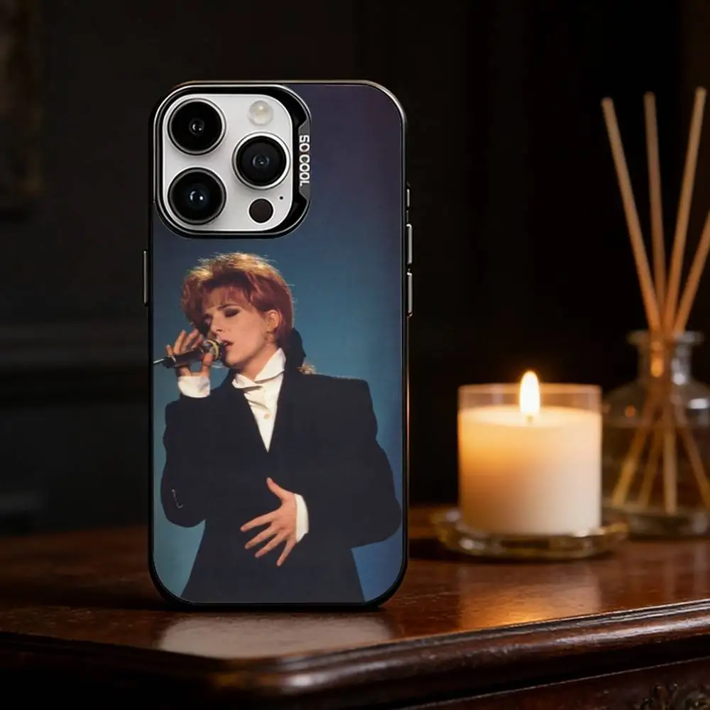 Фото Чехол M-Mylene Farmer California для iPhone 17 16 15 14 13 12 11 Pro Max Plus, серебристый матовый черный №3