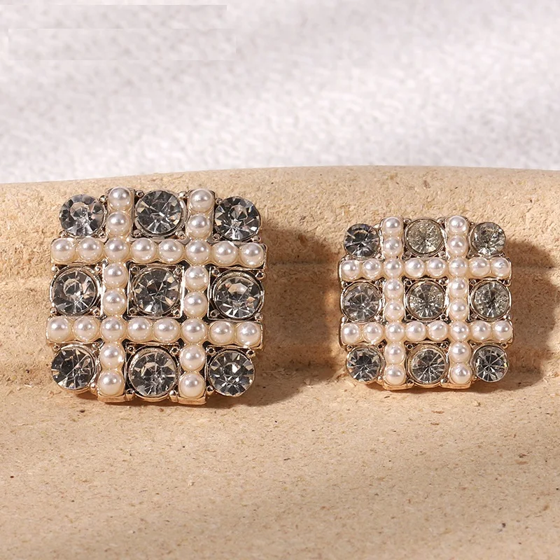 Квадратные пуговицы с металлическим жемчугом и стразами 6 шт