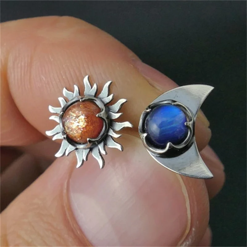 

Trendy Personality Design Inlaid Ruby Sun Sapphire Moon Earrings Gothic Men Women Asymmetric Metal Stud Earrings Gift Jewelry