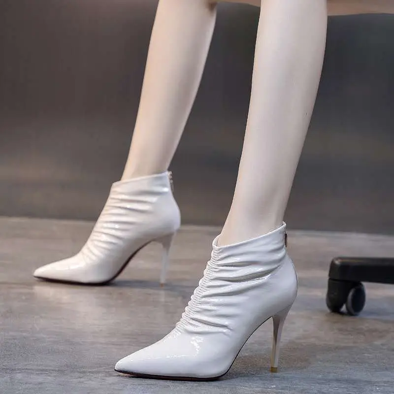 Женские демисезонные ботинки на молнии сзади вечерние острым носком