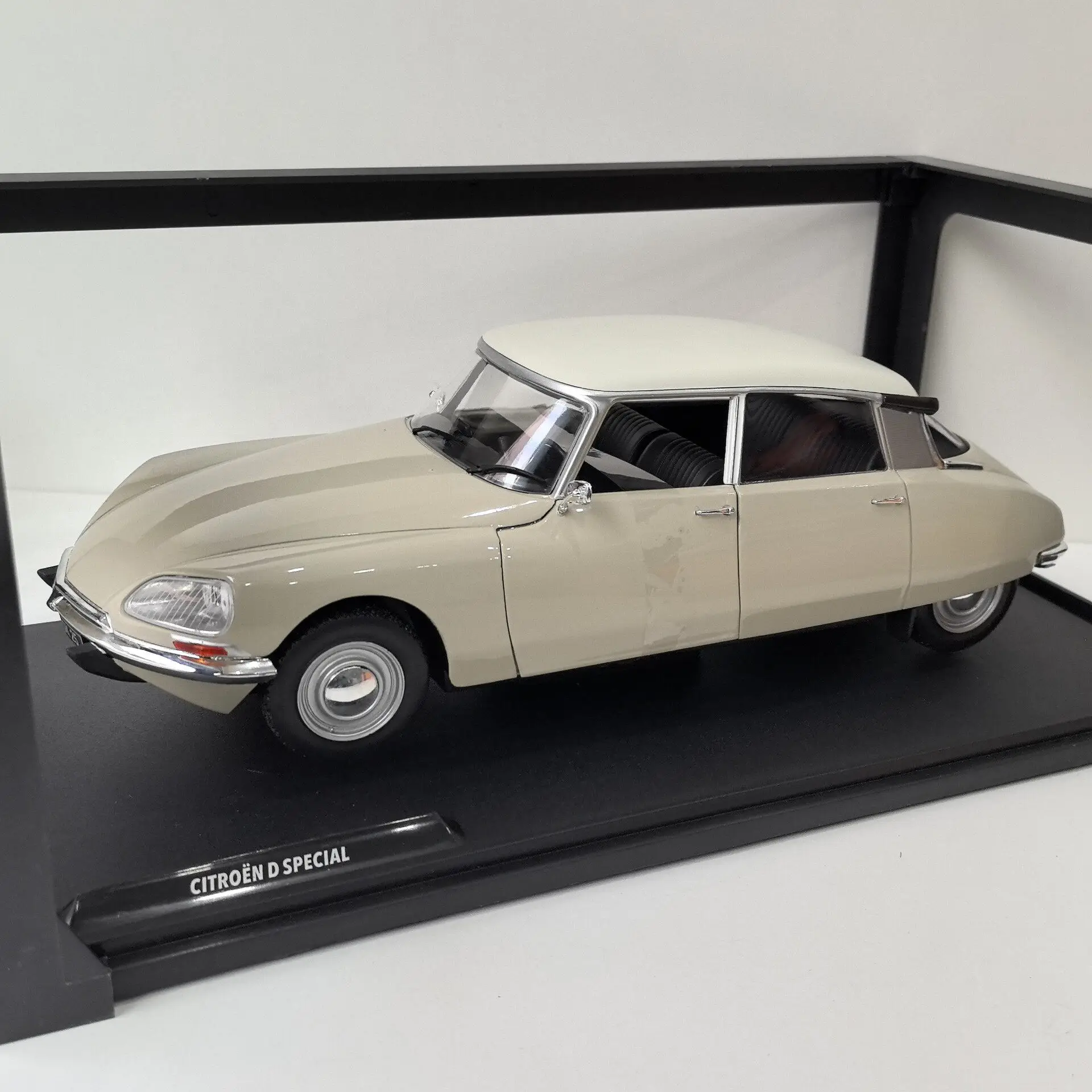 Фото Модель автомобиля из сплава Diecast SOLIDO в масштабе 1/18 CITROEN D SPECIAL 1972 62 №5