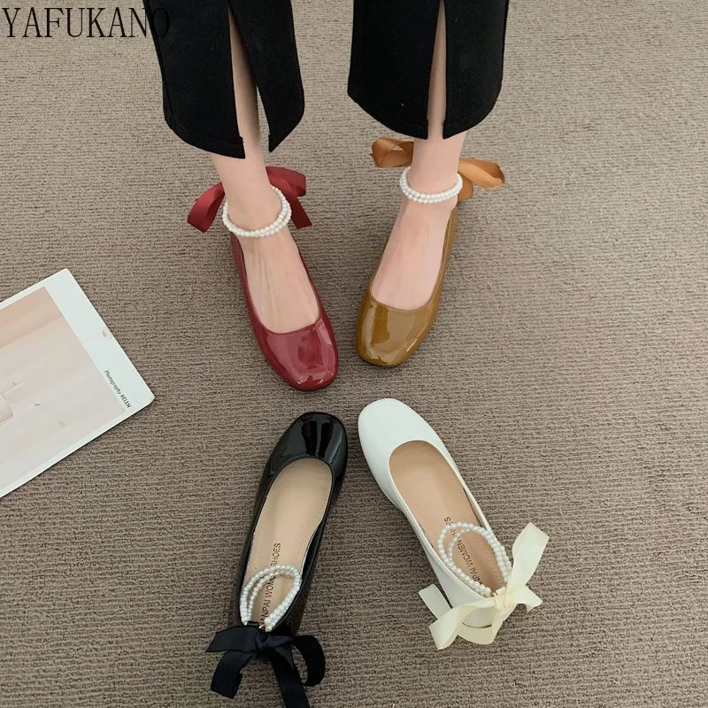 

Retro Fashion Single Shoes Pearl Chain Bow Decor Chunky Heeled Pumps Temperament French Small Leather Shoes Party Shoes 2022 New