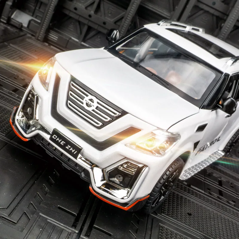 Модель внедорожника из сплава в масштабе 1:24 металлическое украшение со звуком и