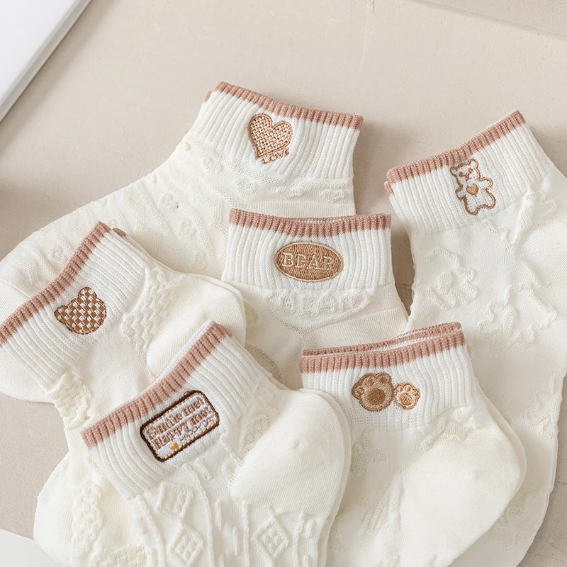 

5 Pairs Winter White Socks Wholesale Women's Cute Bear College Style Low-Top Socks Women's Sweat-Absorbent Breathable