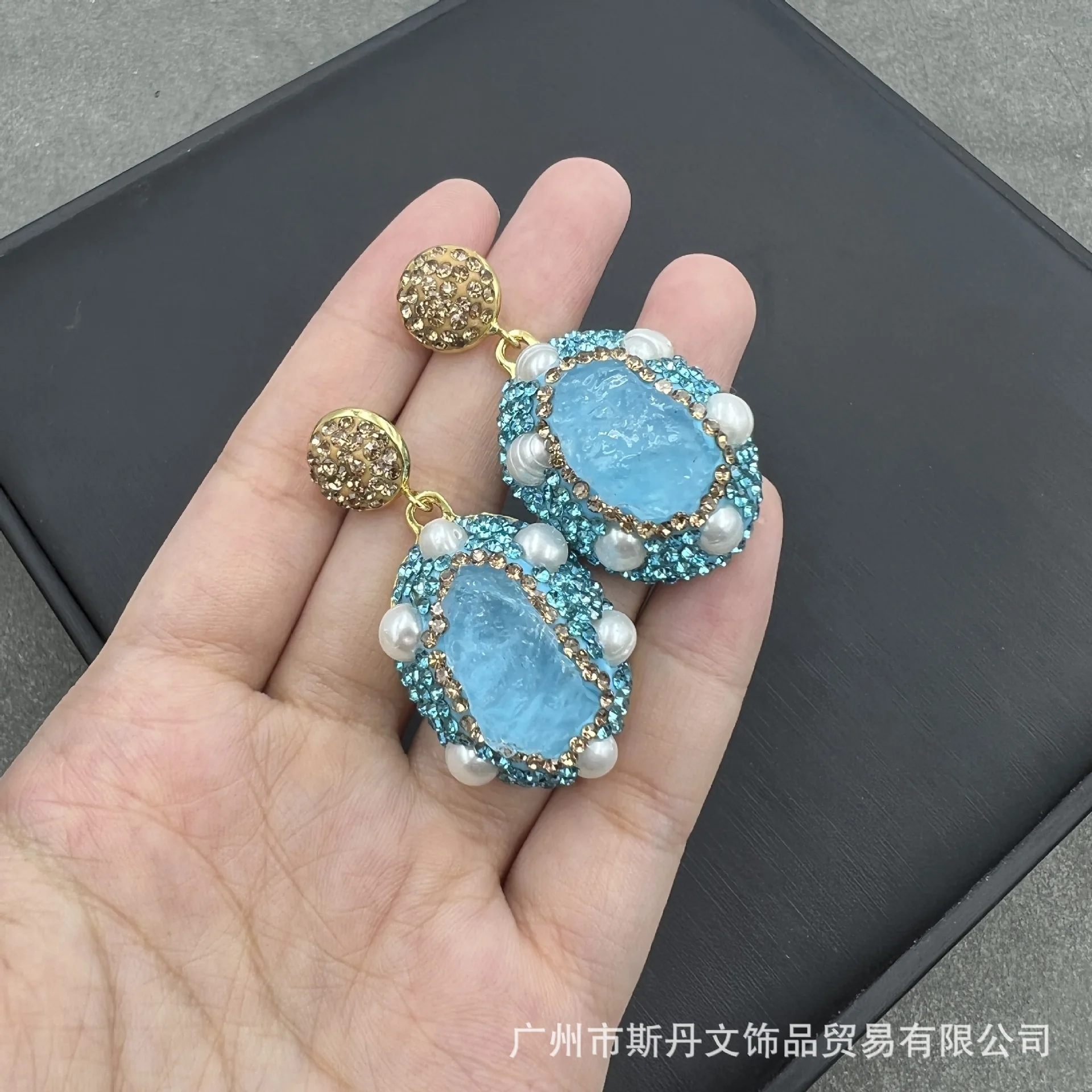 Натуральный драгоценный камень аквамарин набор грубых камней модные