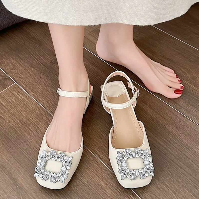 

Женские босоножки на среднем каблуке, с кристаллами