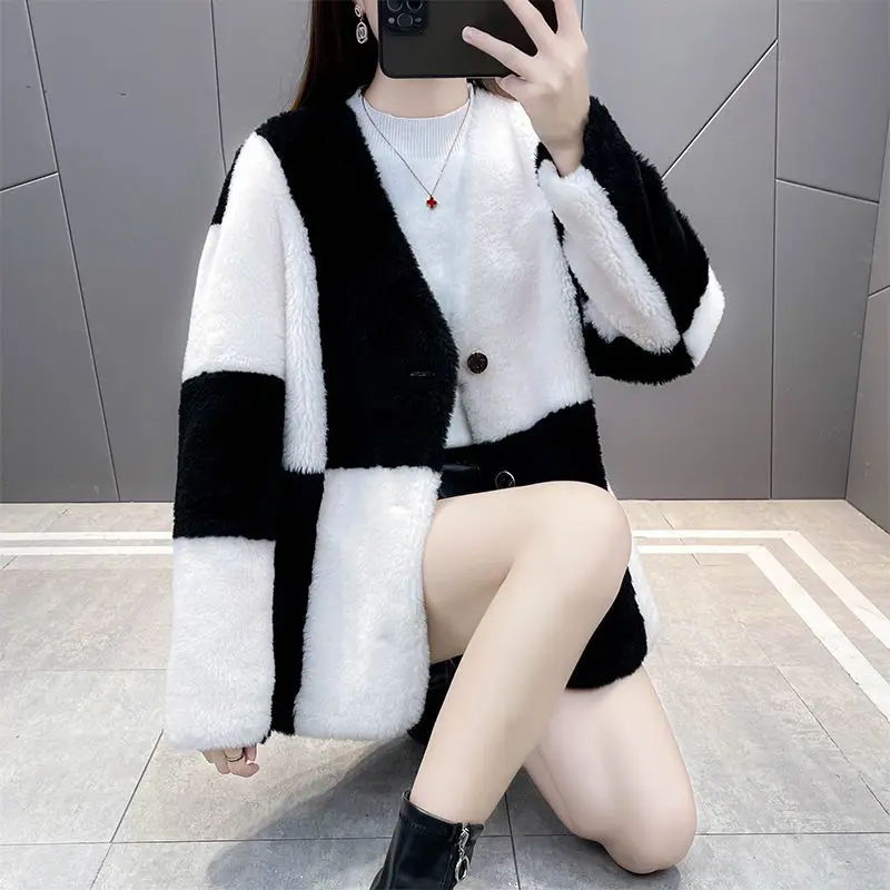 2022 Winter Soft Patchwork Coats Chic Solid Lamb Fur Jacket Female Thick Warm Pockets Outerwear Lamb Fur Lady Overcoat  C23