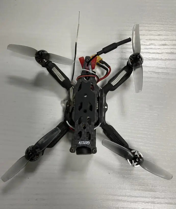 

GEPRC Phantom 2,5 "F411 STM32F411 ESC:12A GEP-GR1103 8000KV VTX 200mW Камера: Caddx EOS2 FPV Дрон с приемником AC900 (не новый)