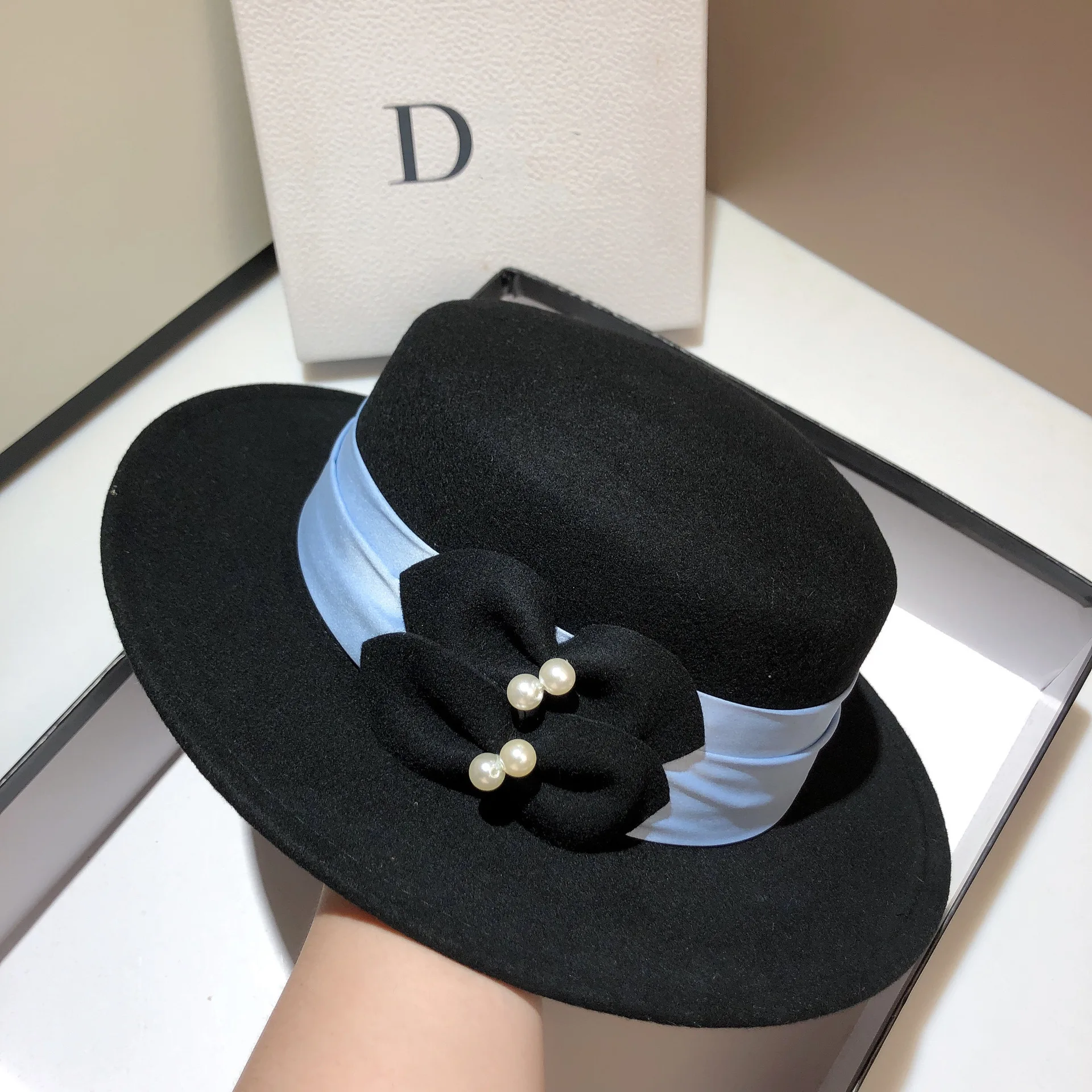 

Hats For Women Winter Wool Fedoras Hat Fashion Small Fragrance Lady's Cute Bow Wide Brim Flat Top Hat Black Panama Cap