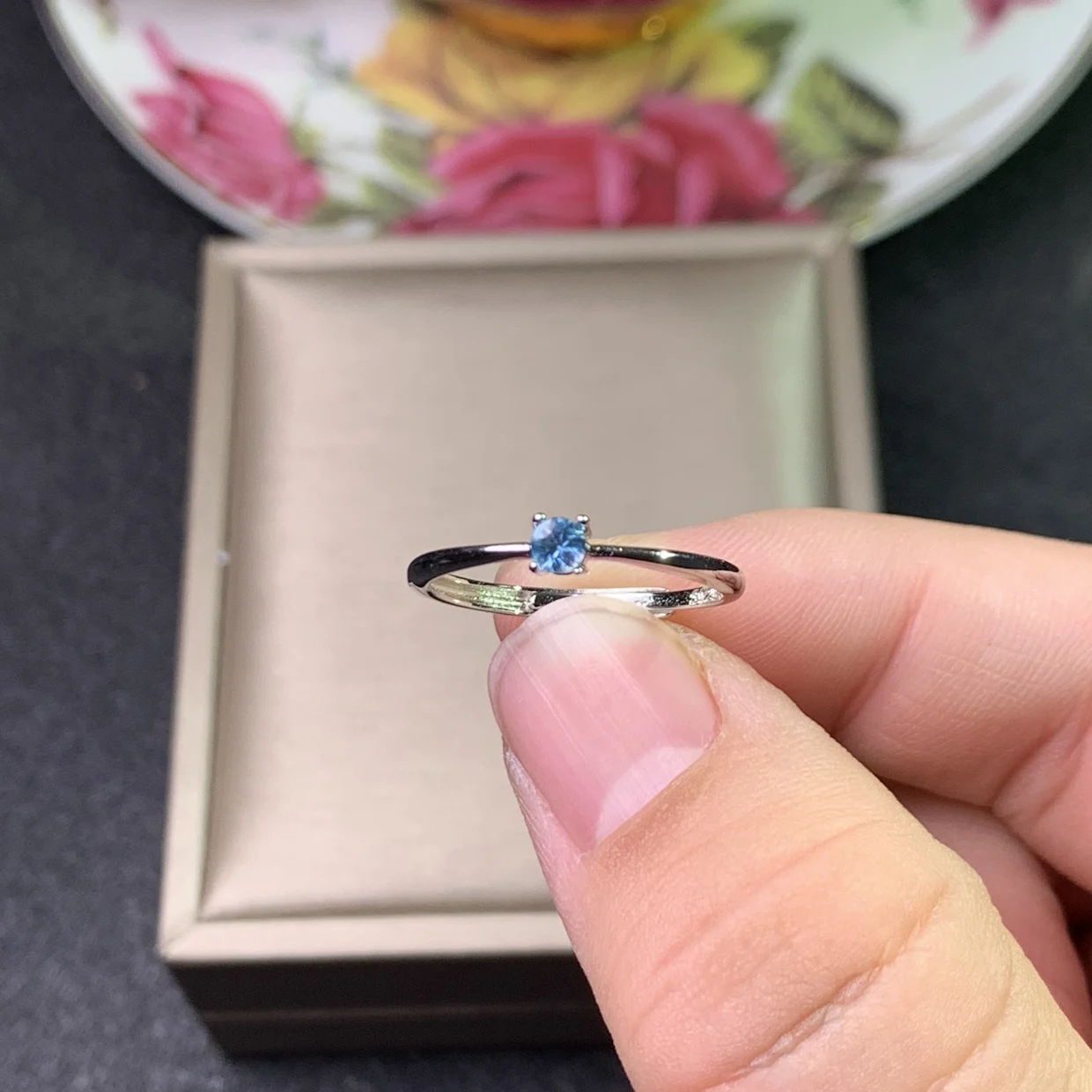 Специальное предложение с фабрики кольцо из натурального швейцарского синего