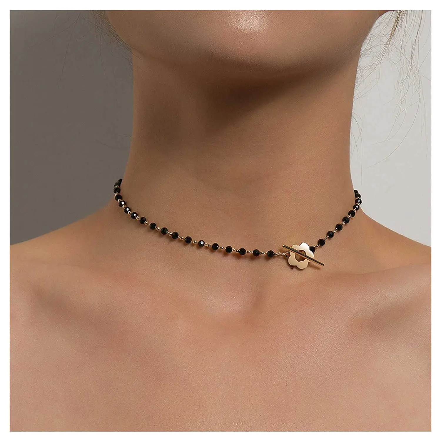 Колье чокер с бусинами для женщин черные геометрическим узором в короткое