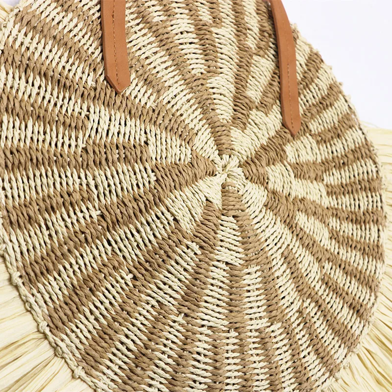 Handbags Boho Designer Rattan Beach Bags for Women Summer Tassel Round Straw Bag Shoulder Bag Bohomian Luxury Brands Big Tote