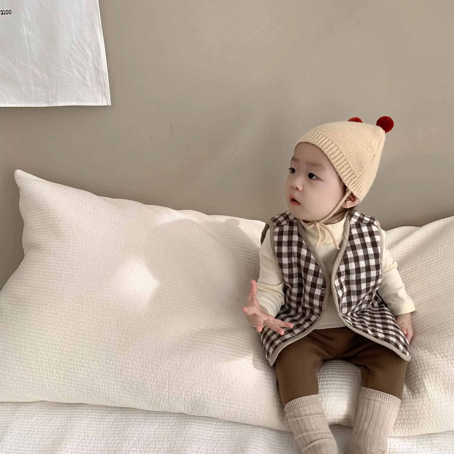 

Новинка 2023, зимнее теплое пальто без рукавов для малышей, хлопковый Повседневный клетчатый жилет для маленьких мальчиков и девочек, куртка с бархатной подкладкой, плотная одежда для малышей