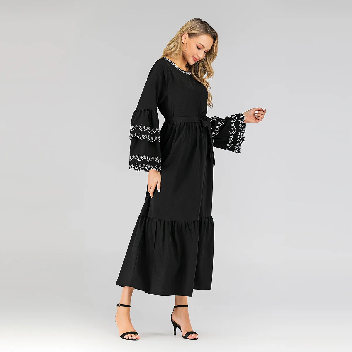 Woman Dress Spring/Autumn Middle East Muslim Fashion Embroidery Petal Sleeve Dress Long Sleeve Dubai Turkey Long Dresses Belt