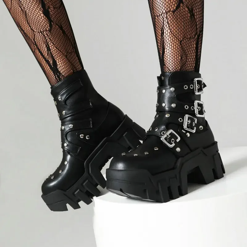 Рисунок 3 - Женские ботильоны в готическом стиле