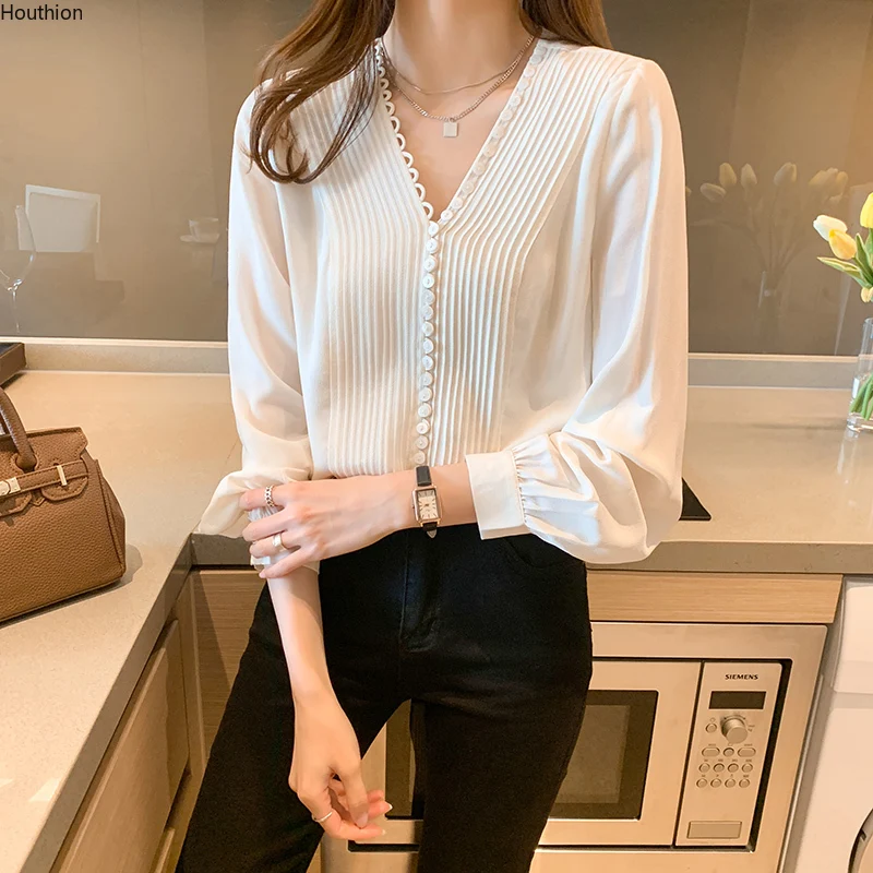 

Женская блузка с V-образным вырезом, на пуговицах