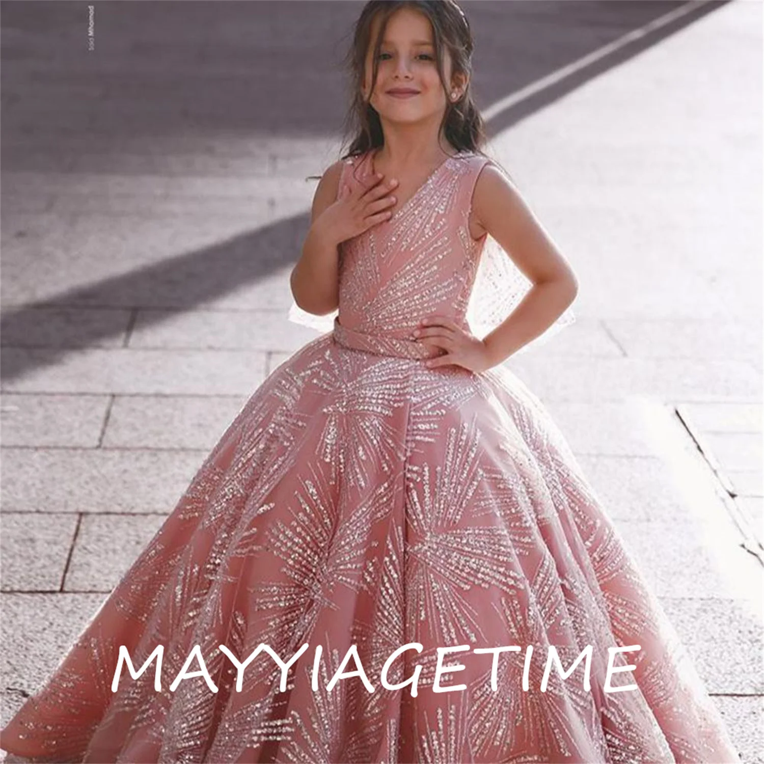 

Blush Ruffles Flower Girls Dresses with Bow Sash Tulle Pageant Gowns Cap Sleeve Floor Length Girl's Birthday Party Dress