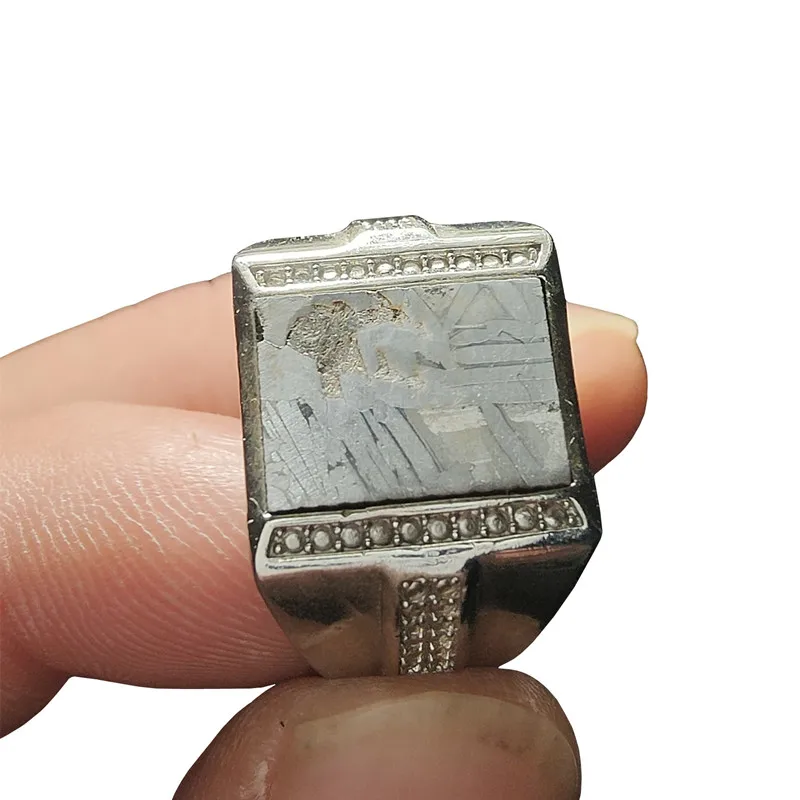 Высококачественное инкрустированное железным метеоритом кольцо натуральным 8 г