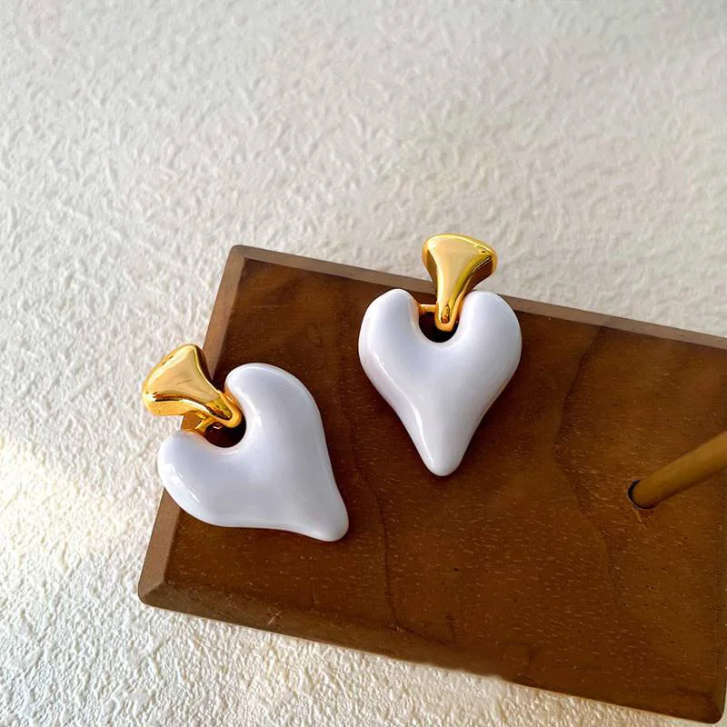 

White Enamel Heart Pendants Women Hanging Earrings Gold Color Metal Top Dangle Earrings Temperamental Heavy Love Heart Decor