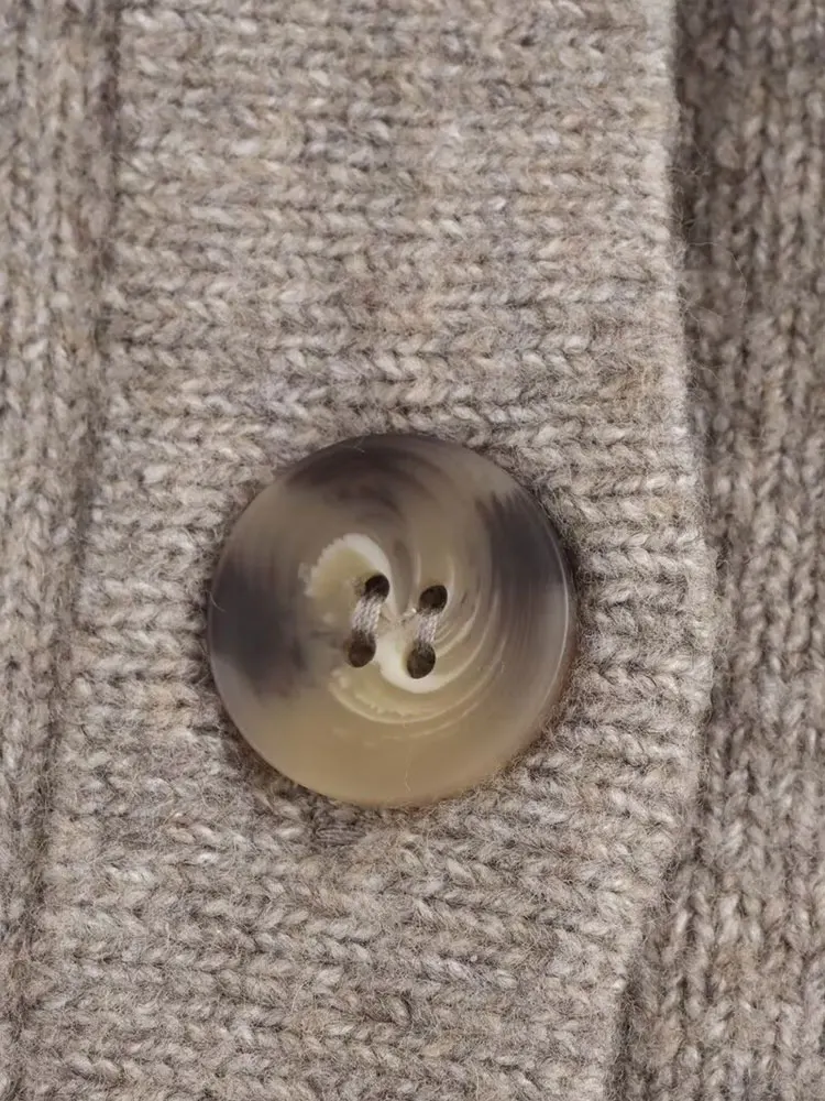 Женский трикотажный кардиган с пряжкой