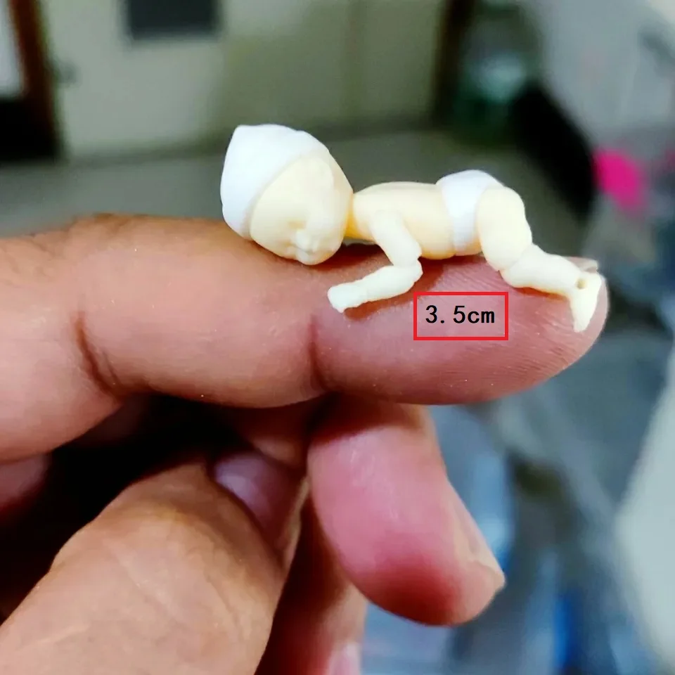 

Миниатюрная кукла из смолы 3,5 см