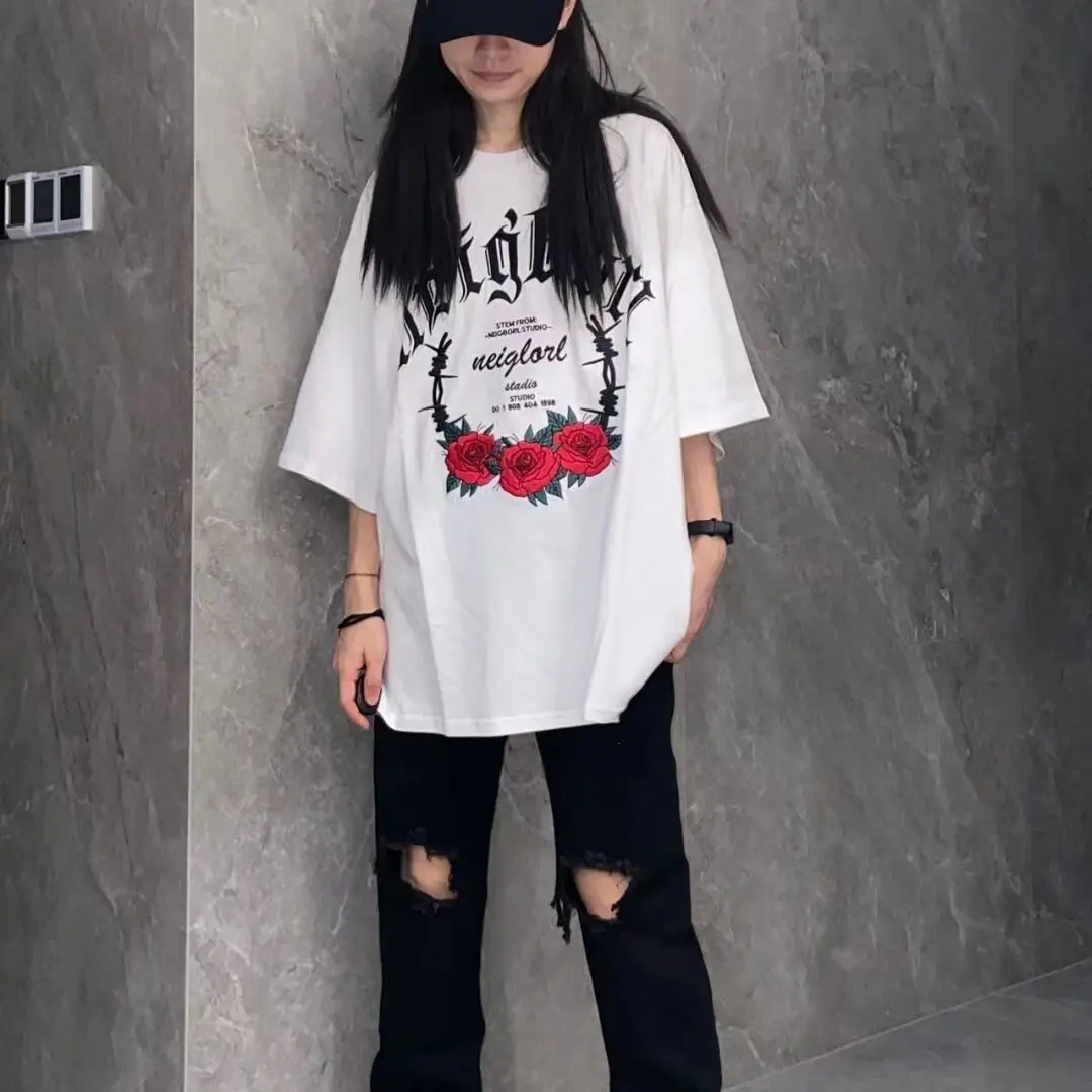 

Женская футболка с коротким рукавом, летняя свободная Универсальная футболка из 100% хлопка с принтом роз в Корейском стиле Харадзюку, для студенток