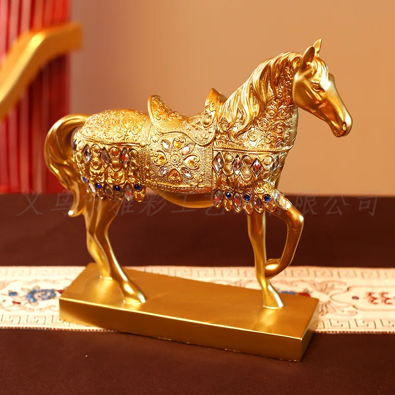 

Золотые украшения «Война лошади», современные креативные полимерные поделки для офиса, гостиной, крыльца, винного шкафа, украшения для дома