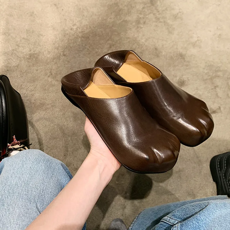 Модные женские туфли на плоской подошве из лакированной кожи с дизайном кошачьих