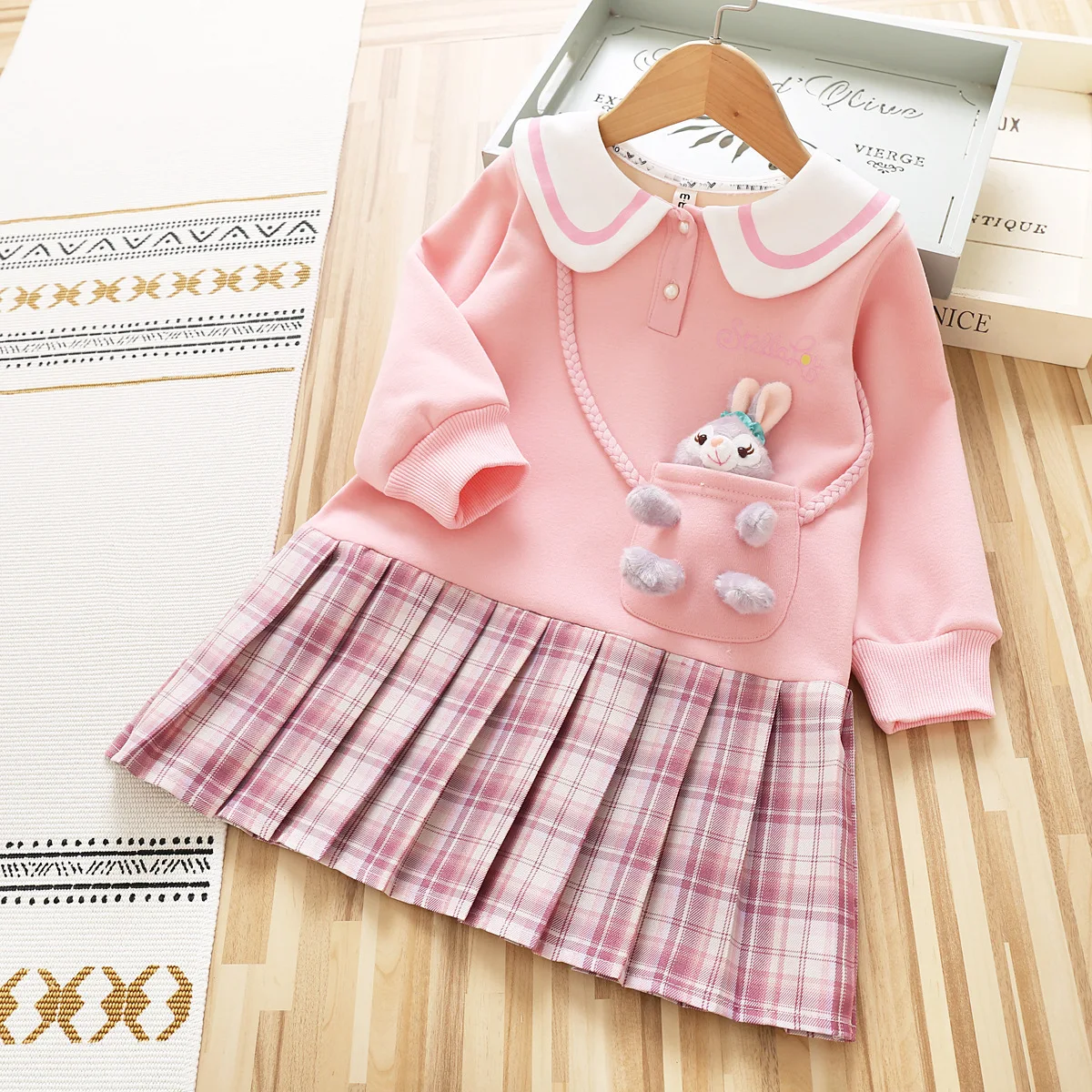 

2022 spring and autumn new girls cartoon stitched pleated dress