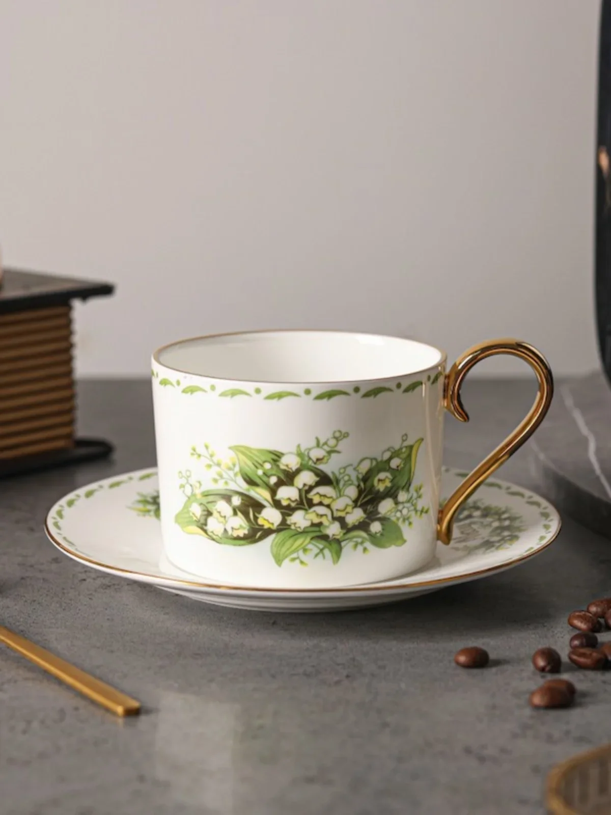 Позолоченная легкая роскошная кофейная чашка и блюдце из костяного фарфора