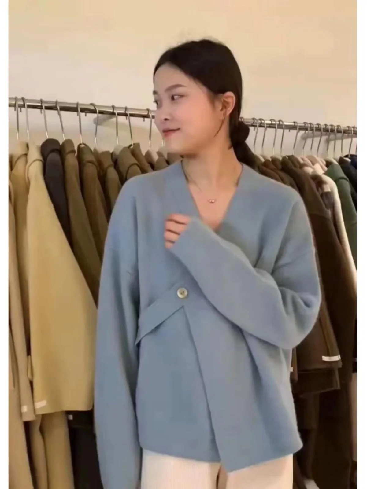 O'moey Южная Корея Dongdaemun новинка зимы 2023 маленький дизайн с v-образным вырезом