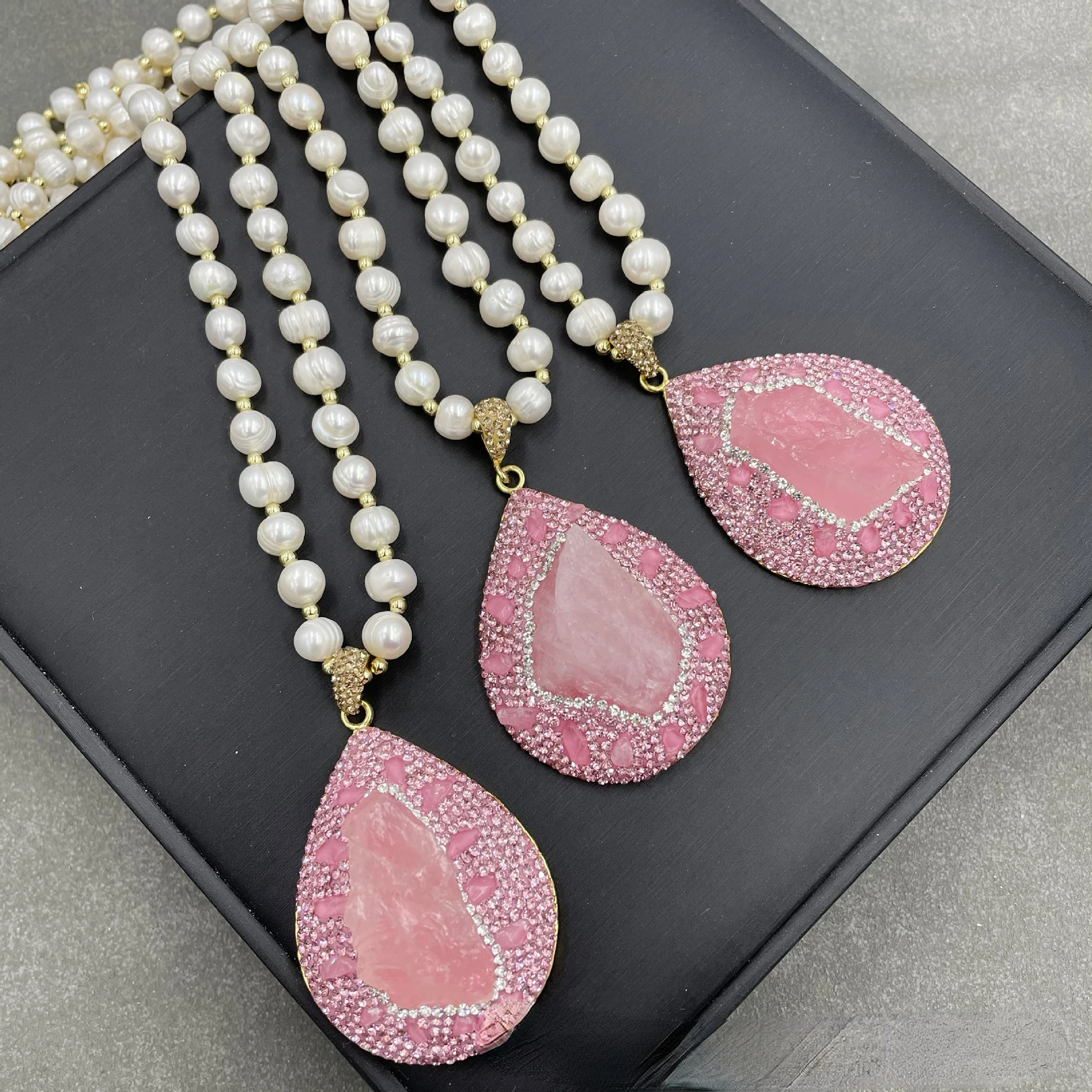 

Pearl Necklace Sweater Chain