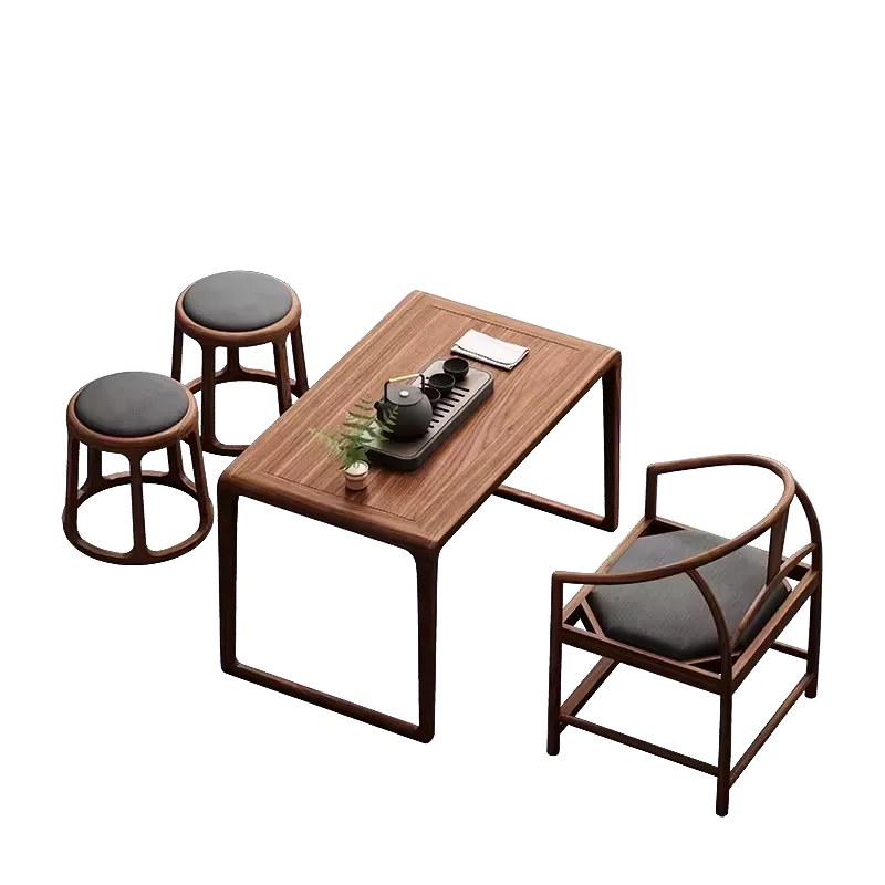 Старый стол Yumu и небольшой стул