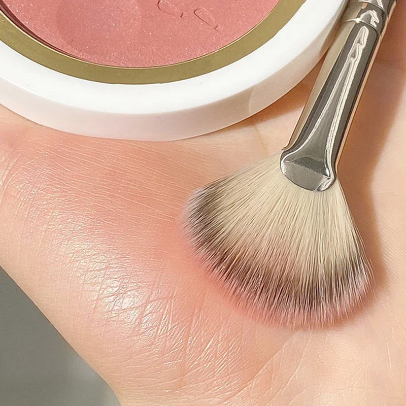 Профессиональная кисть для румян в форме веера хайлайтер контура лица