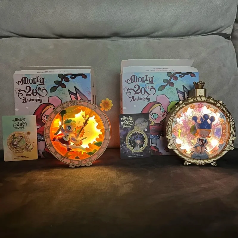 Фото POP MART Molly 20-летие: Серия Time Rotation – Коллекционная фигурка-сюрприз (Blind Box) для декора рабочего стола, игрушка-машинка, подарочная коробка-сюрприз №5