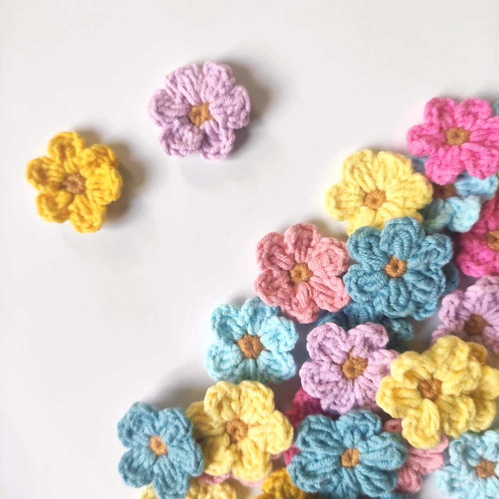 20Pcs 2.5cm Mix Color Handmade Colorful Crocheted 3D Flower Knitted Quilt Applique Patch for Craft Ornament DIY Hairpins