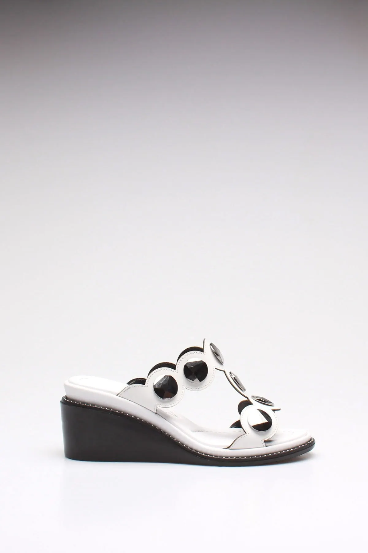 

Fashion Style women's White Leather Slippers Sandals And Slippers