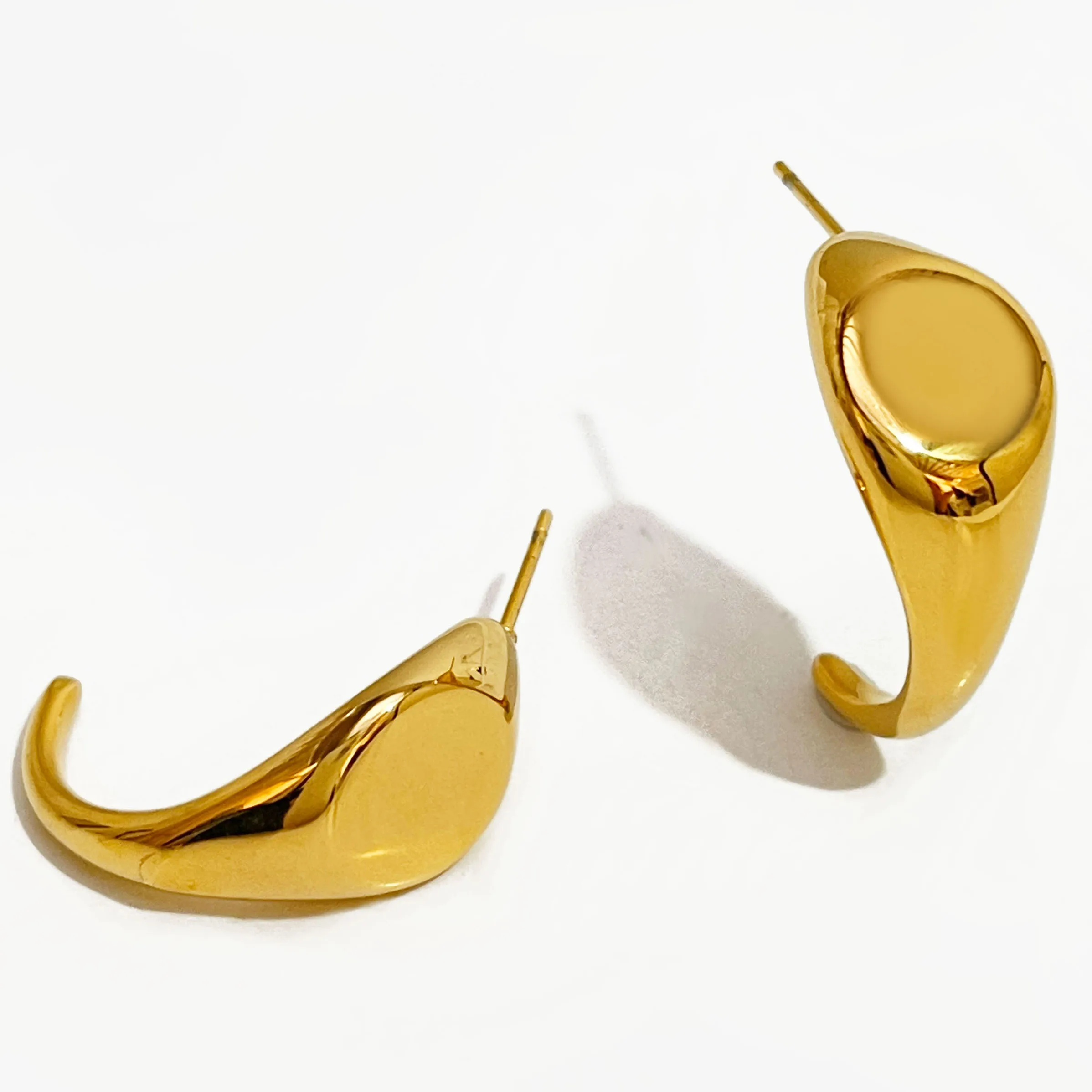 

Peri'sbox Waterproof 18K Solid Gold Plated Titanium Steel Signet Earrings for Women Chunky Thick Wide Hoop Earrings Fashionable