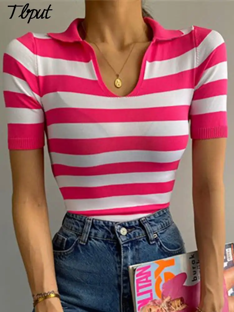 Женская трикотажная рубашка-поло в полоску с коротким рукавом и V-образным