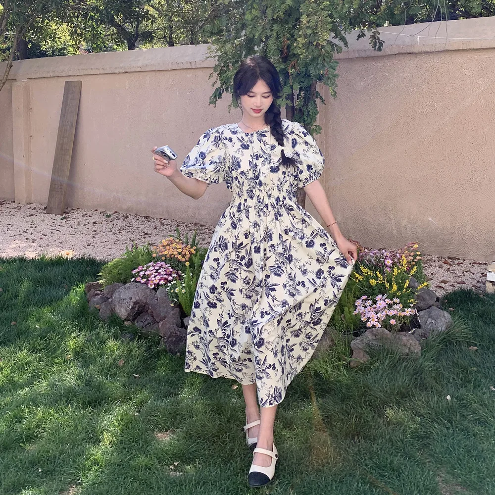 Женское платье с завышенной талией и цветочным принтом в стиле Хепберн лето 2024