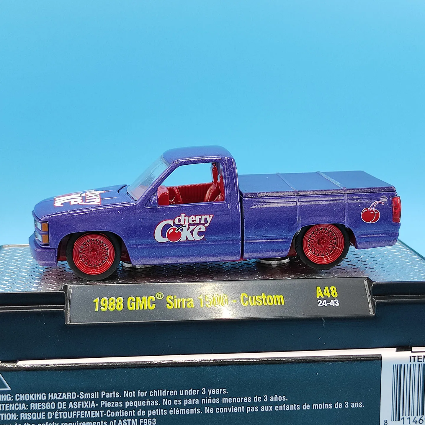 Фото Модель автомобиля GMC Sierra 1500-Custom 1988 года, масштаб 1:64, литая под давлением, из сплава металлов №5