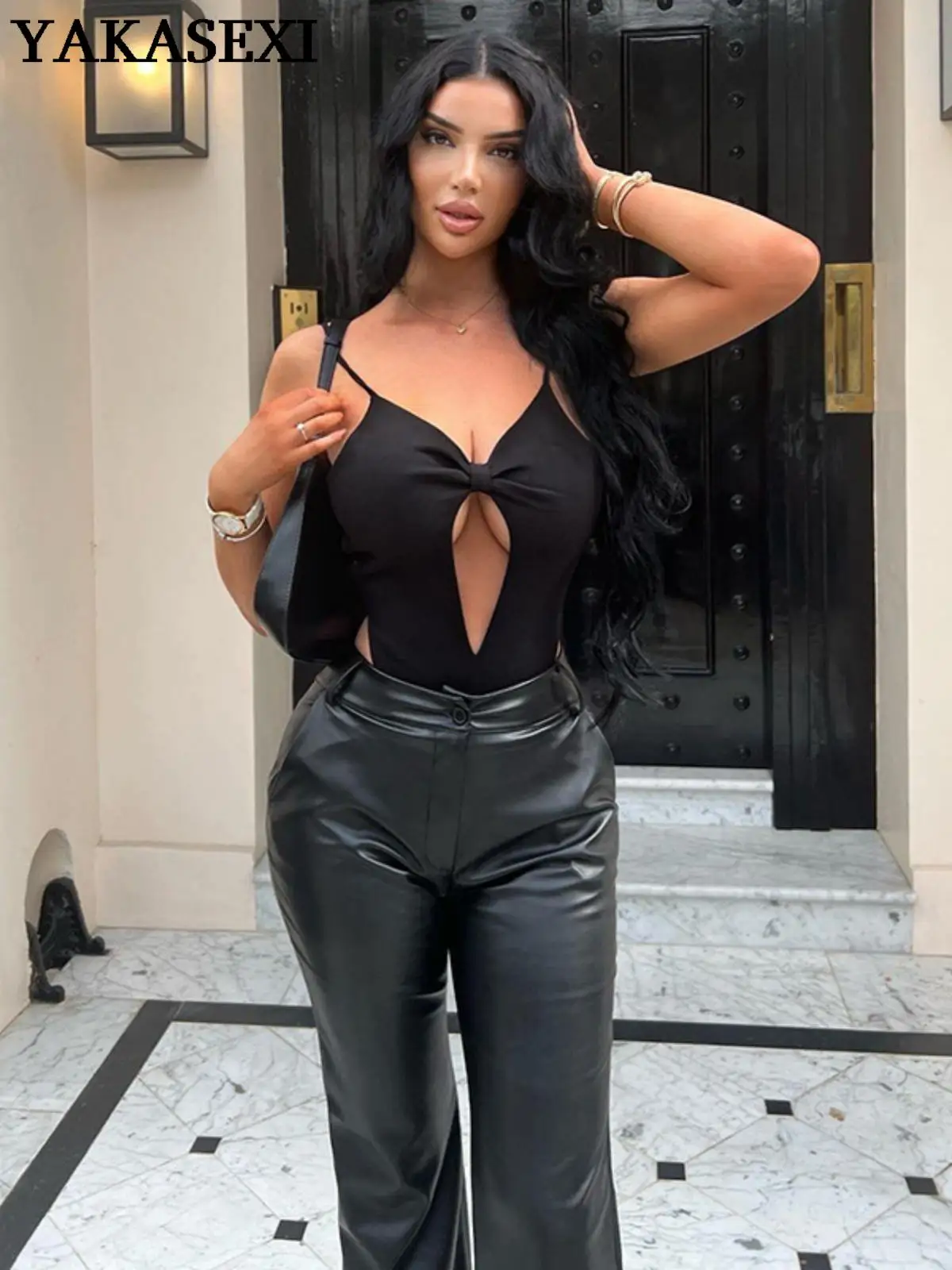 

YAKASEXI 2022 Hollow Out Bow Front Bodysuit Women Sexy Spaghetti Strap Sleeveless Overalls Low Cut V-neck Cutout Club Bodysuits